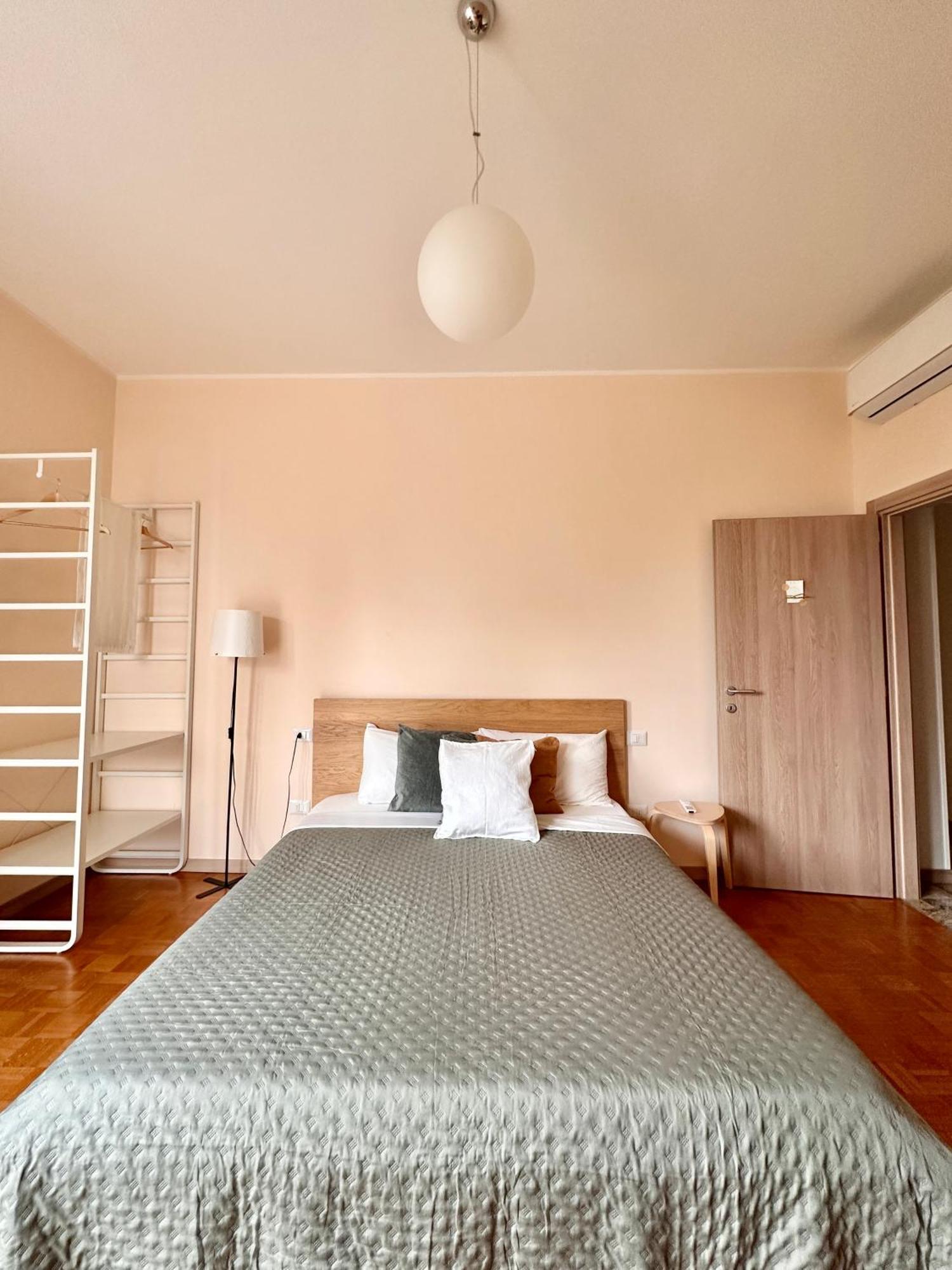 Casa Ling -Ac - Parking-2Bathrooms Como Buitenkant foto