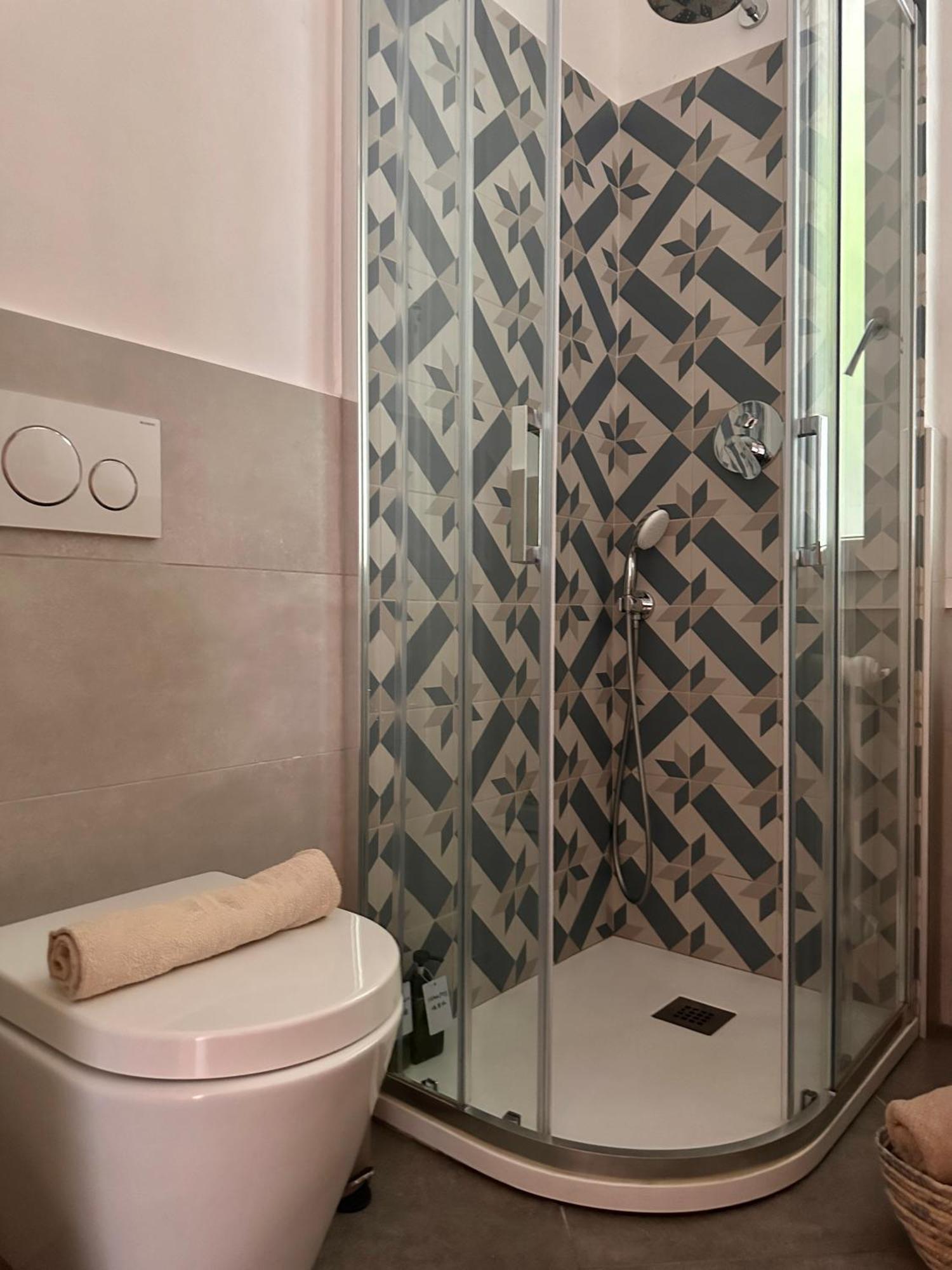 Casa Ling -Ac - Parking-2Bathrooms Como Buitenkant foto
