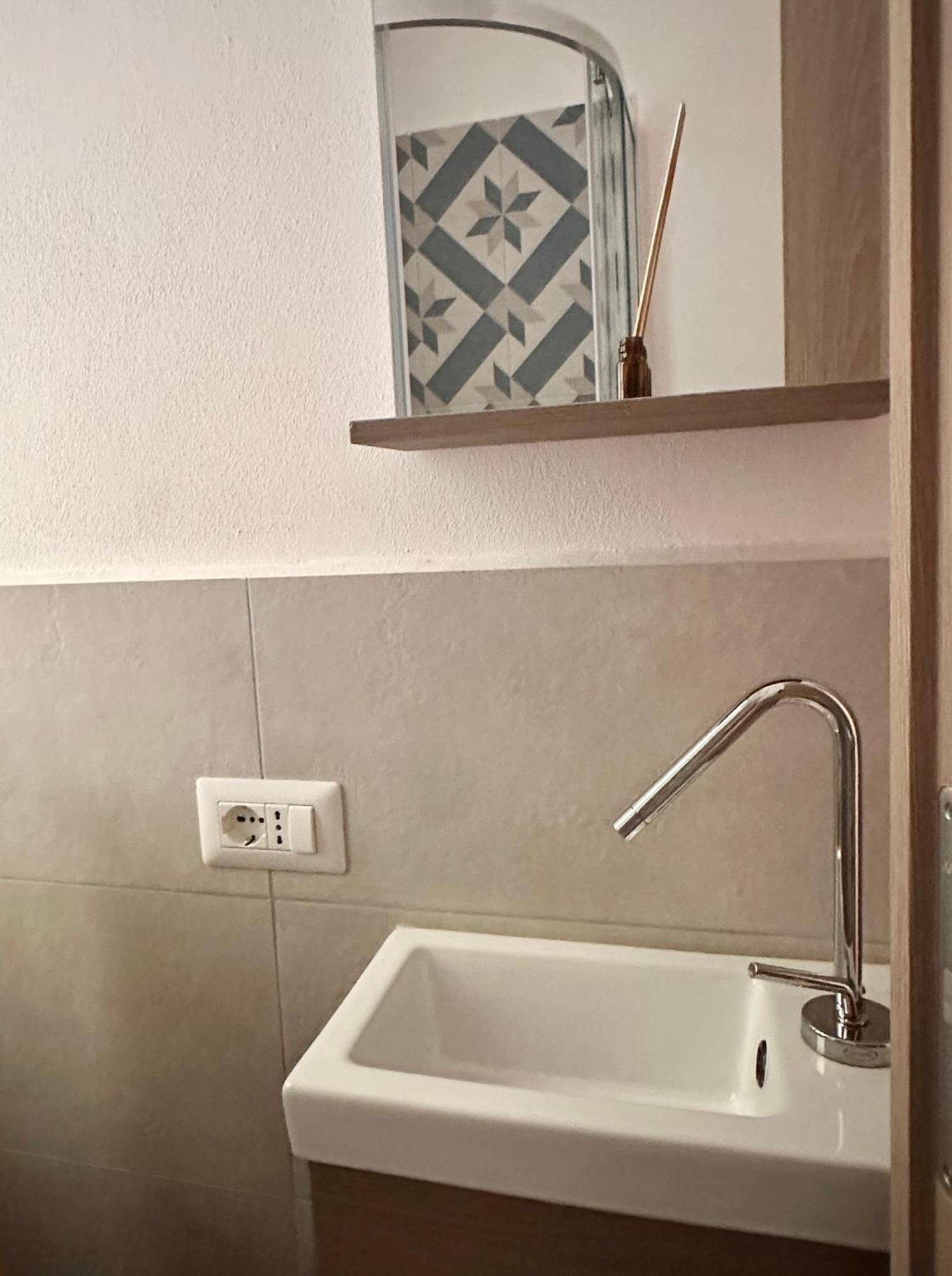 Casa Ling -Ac - Parking-2Bathrooms Como Buitenkant foto